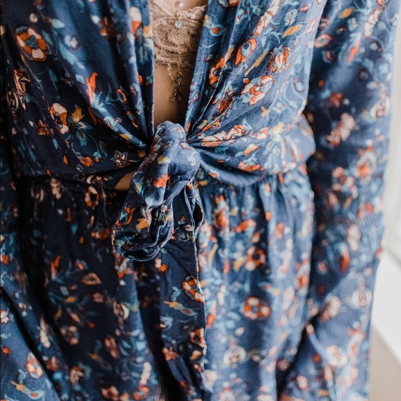 Bell Sleeve Deep-V Romper - Picture 2 of 3